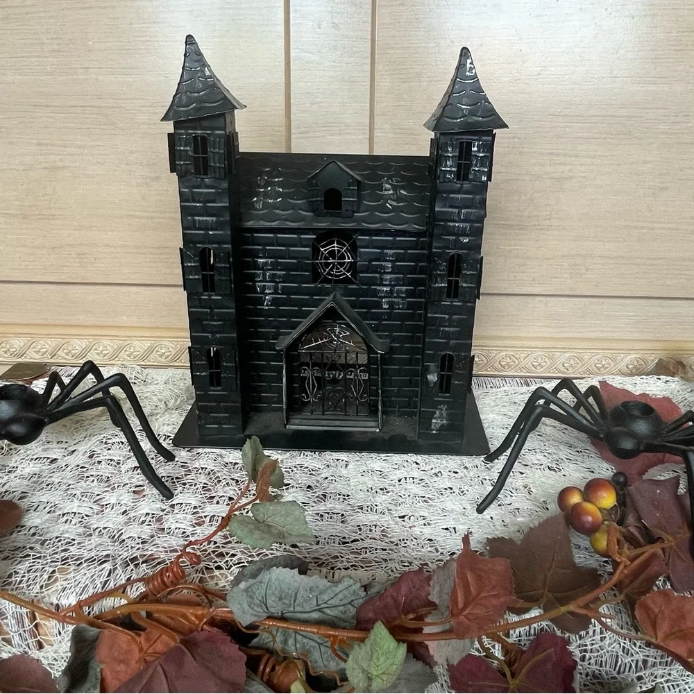 Rare VTG Halloween 2006 Target Medium Tin Haunted House